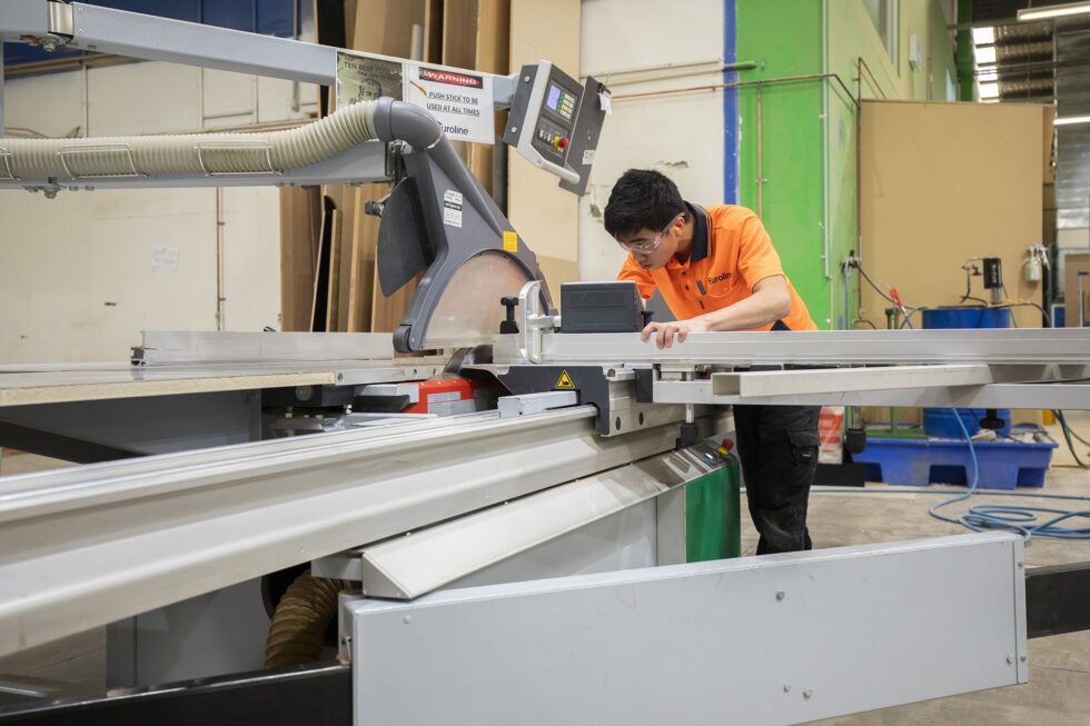 Euroline_About_BN1058_N572_large-min