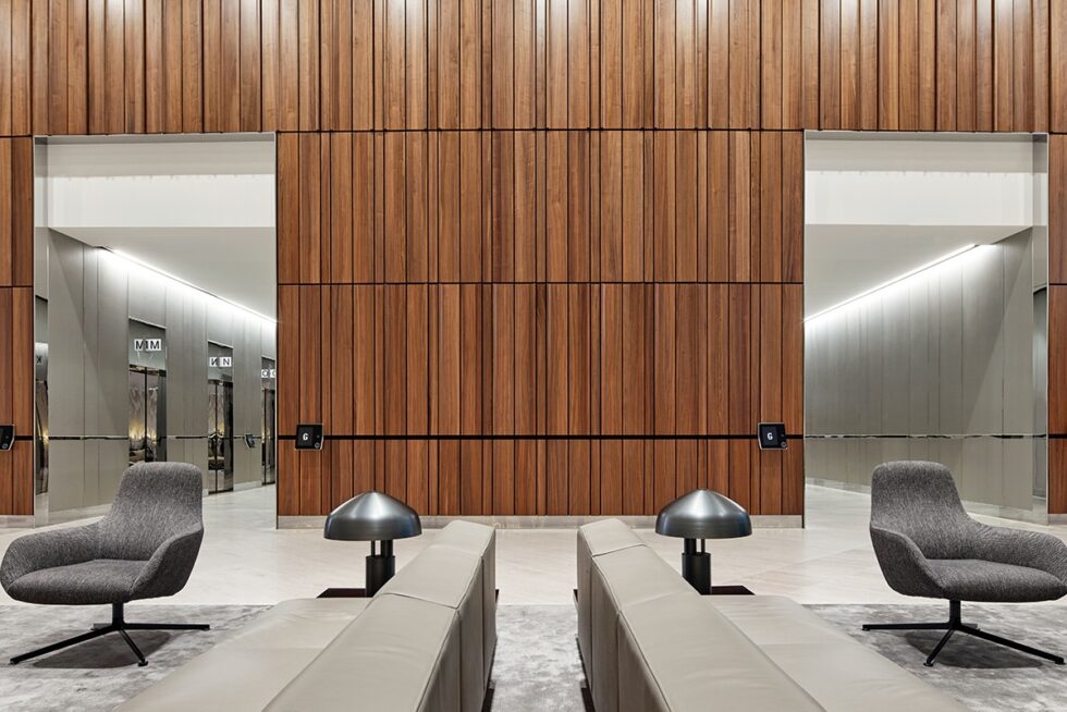 BI4032_BI4032_360_Collins_N11-web