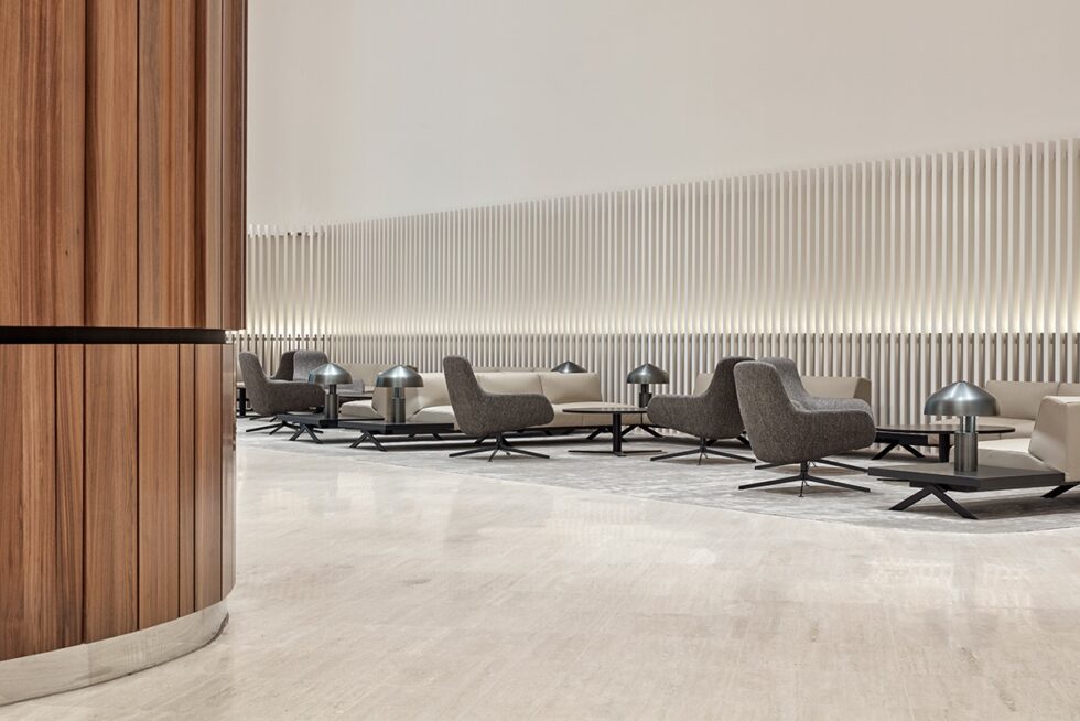 BI4032_BI4032_360_Collins_N15-web