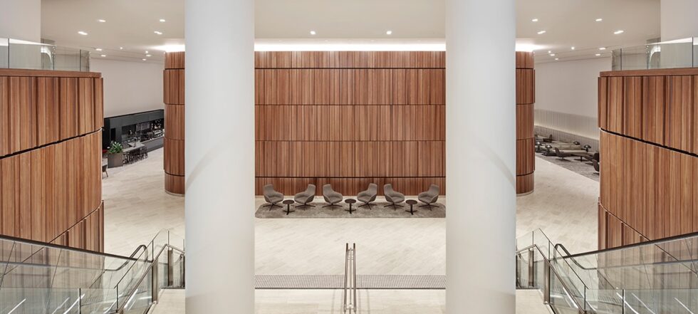 BI4032_BI4032_360_Collins_N17-web