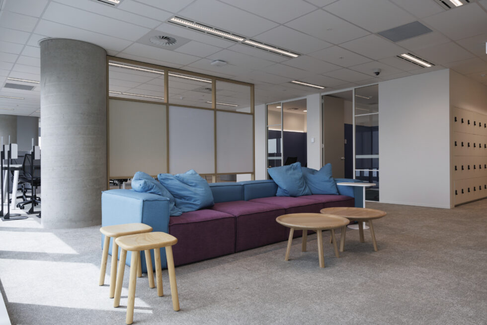 BI3195_N28_large-980x654